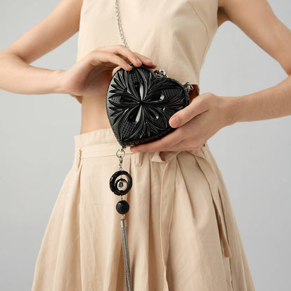 Amour Heart Clutch Black