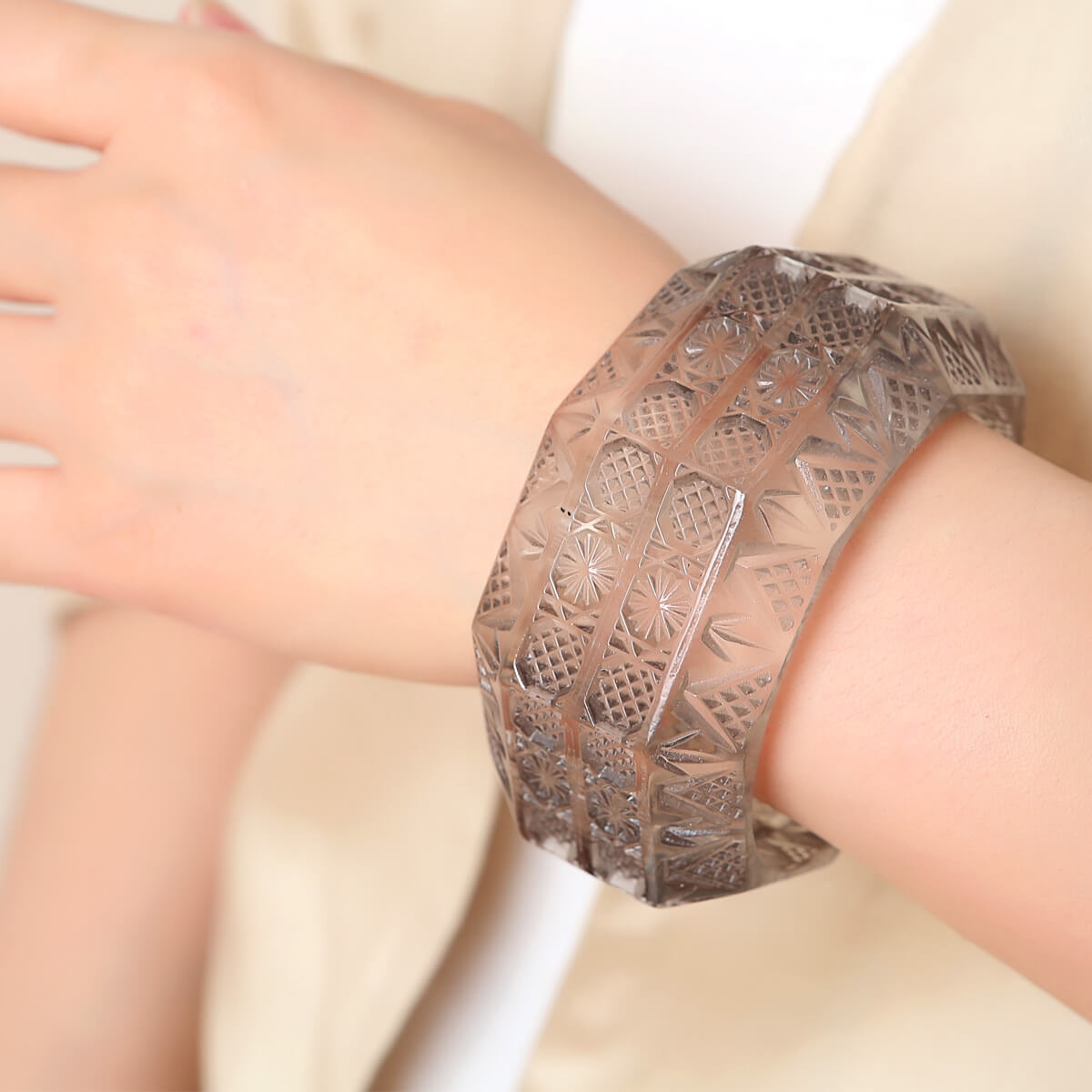 30% OFF Wide Etched Octagon Bangle Light Grey